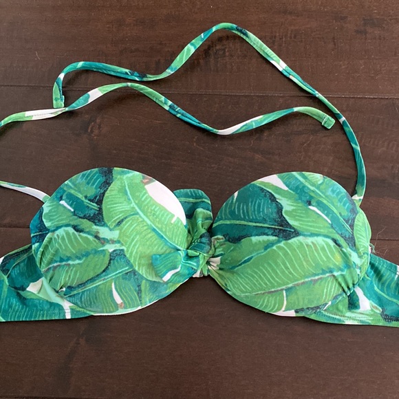 Xholaration two piece swimming suit in palm leaves. Both size M, top fits 32/34 - Picture 3 of 3